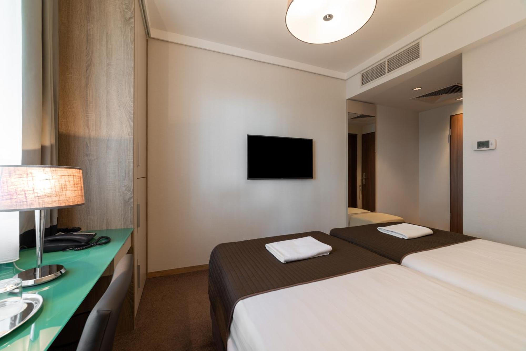 Hotel Pagony Wellness Nyiregyhaza Exterior photo