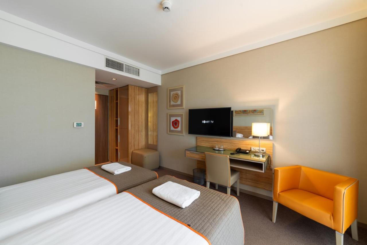 Hotel Pagony Wellness Nyiregyhaza Exterior photo
